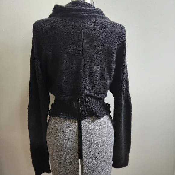 Chic Black Ruffled Women's Cardigan - Picture 3 of 7